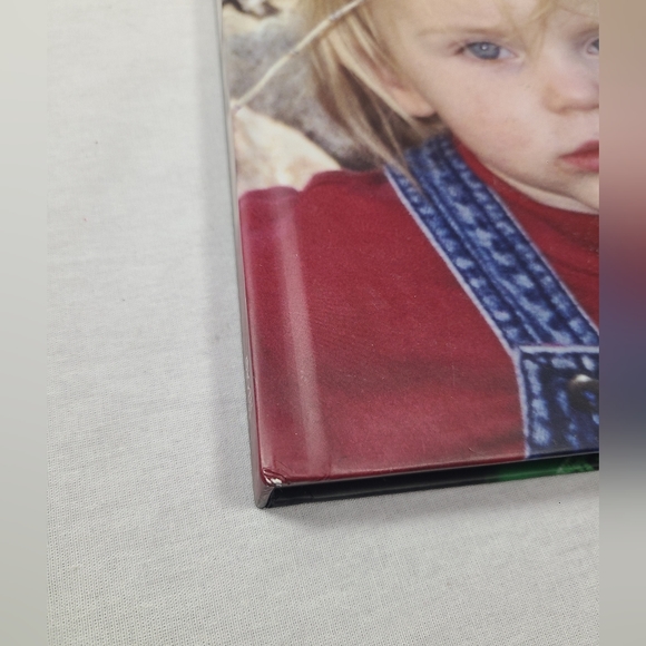 Billie Eilish hardcover book- New - Picture 6 of 8
